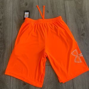 Under Armour mens size S loose shorts